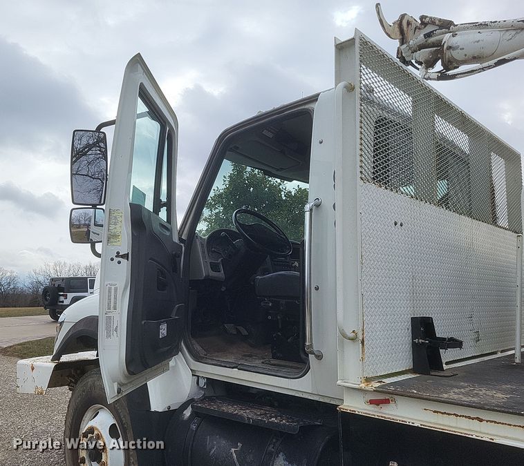 image for item DS5221 2010 International 7400 SBA pressure digger truck