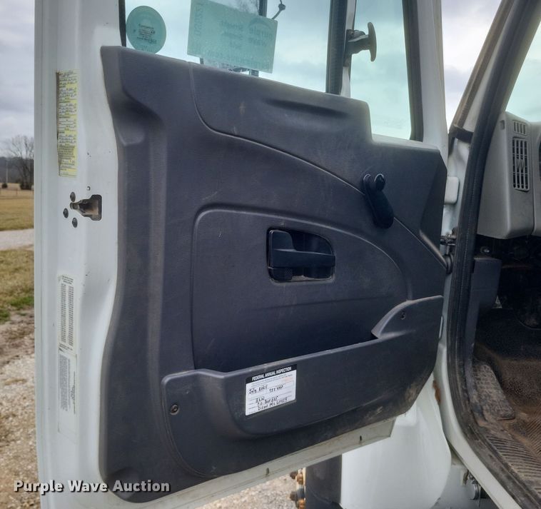 image for item DS5221 2010 International 7400 SBA pressure digger truck