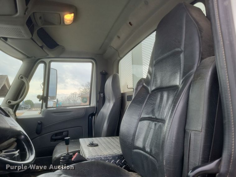 image for item DS5221 2010 International 7400 SBA pressure digger truck