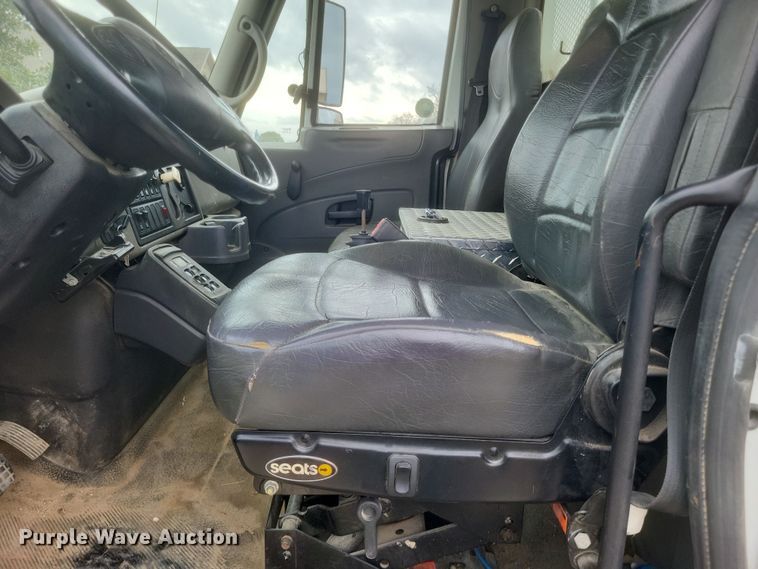 image for item DS5221 2010 International 7400 SBA pressure digger truck