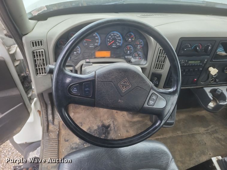 image for item DS5221 2010 International 7400 SBA pressure digger truck