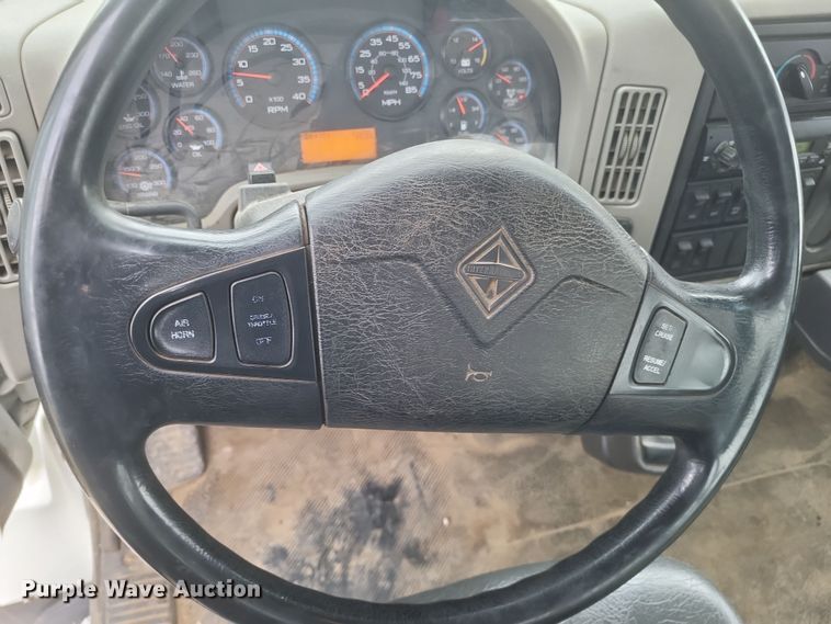 image for item DS5221 2010 International 7400 SBA pressure digger truck