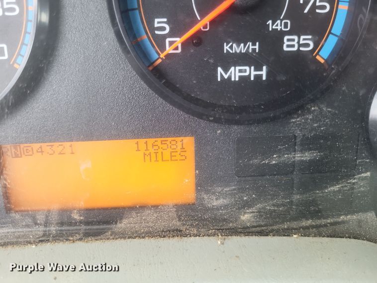 image for item DS5221 2010 International 7400 SBA pressure digger truck