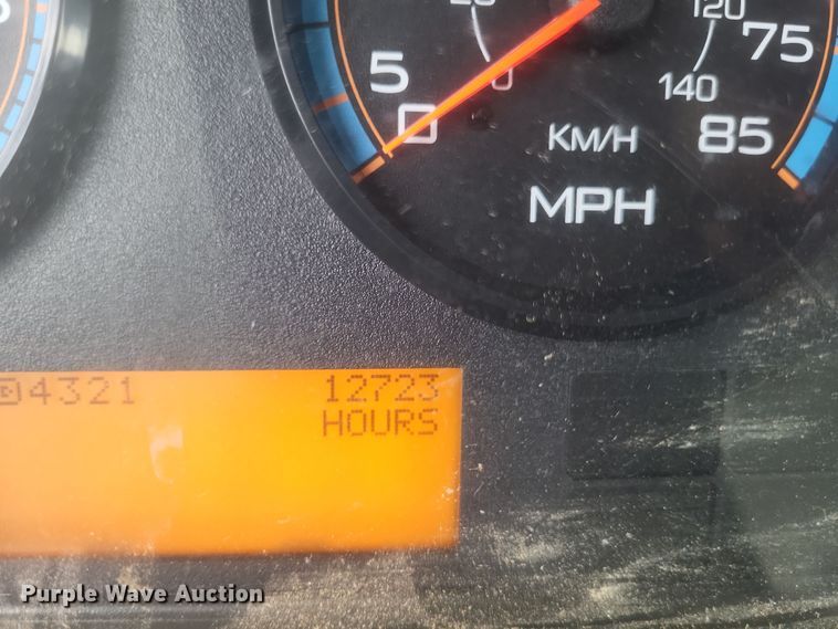 image for item DS5221 2010 International 7400 SBA pressure digger truck