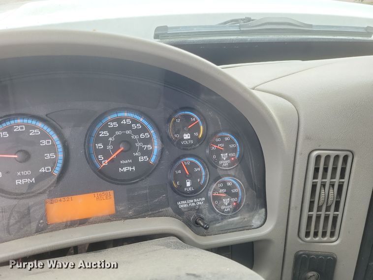 image for item DS5221 2010 International 7400 SBA pressure digger truck