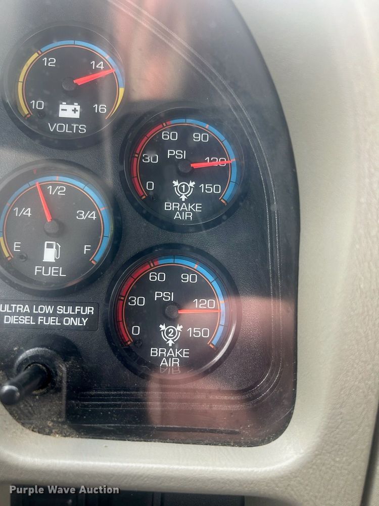 image for item DS5221 2010 International 7400 SBA pressure digger truck