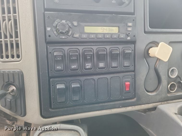 image for item DS5221 2010 International 7400 SBA pressure digger truck