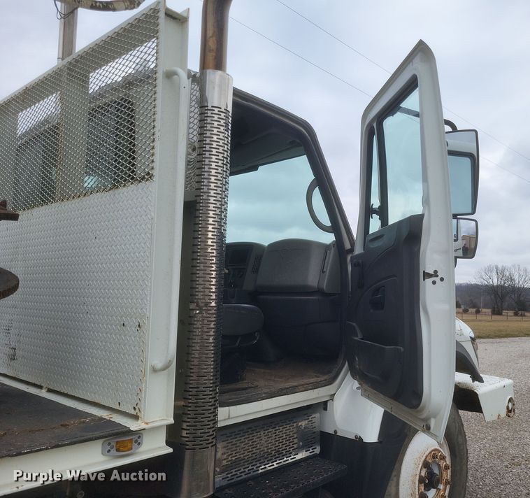 image for item DS5221 2010 International 7400 SBA pressure digger truck