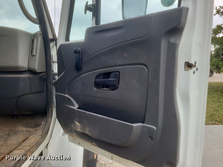 image for item DS5221 2010 International 7400 SBA pressure digger truck