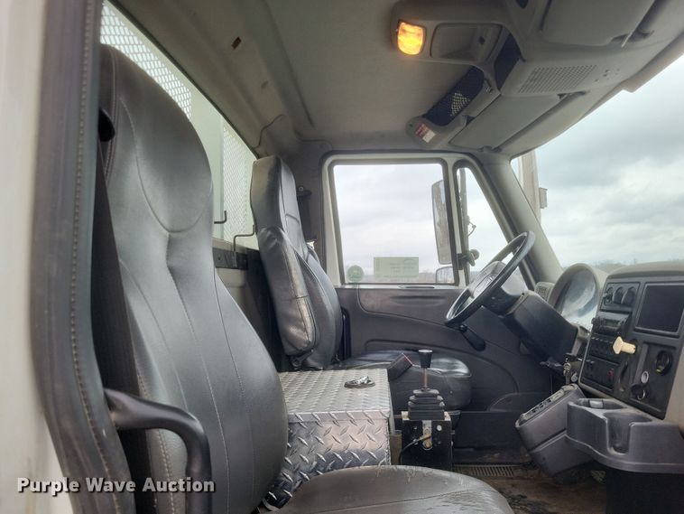 image for item DS5221 2010 International 7400 SBA pressure digger truck