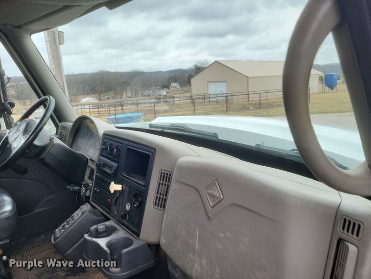 image for item DS5221 2010 International 7400 SBA pressure digger truck