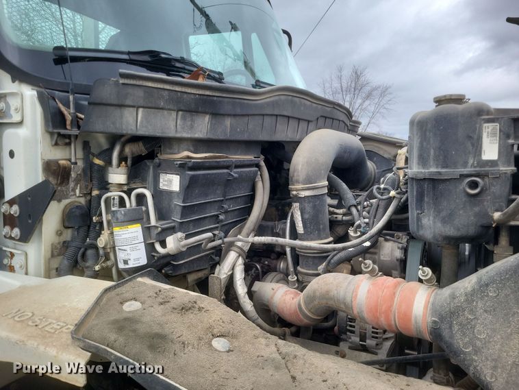 image for item DS5221 2010 International 7400 SBA pressure digger truck