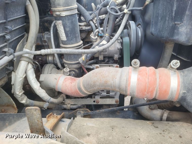 image for item DS5221 2010 International 7400 SBA pressure digger truck