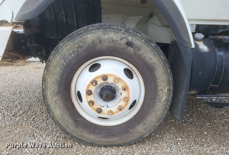 image for item DS5221 2010 International 7400 SBA pressure digger truck