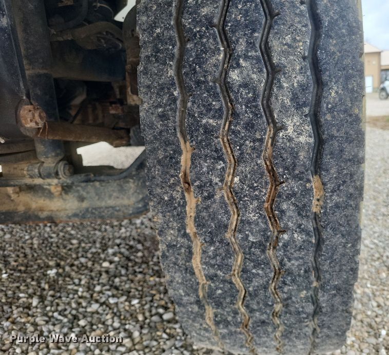 image for item DS5221 2010 International 7400 SBA pressure digger truck