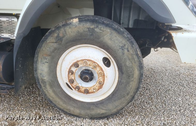 image for item DS5221 2010 International 7400 SBA pressure digger truck