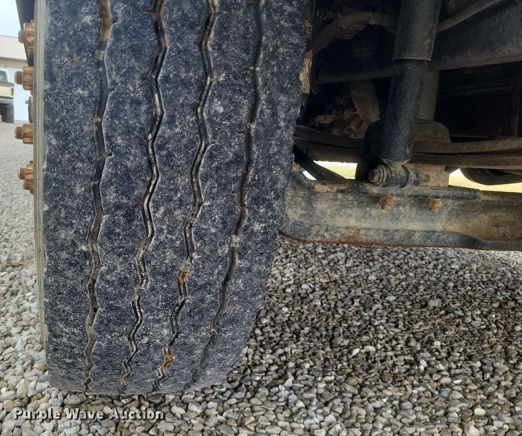 image for item DS5221 2010 International 7400 SBA pressure digger truck