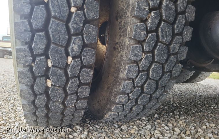 image for item DS5221 2010 International 7400 SBA pressure digger truck