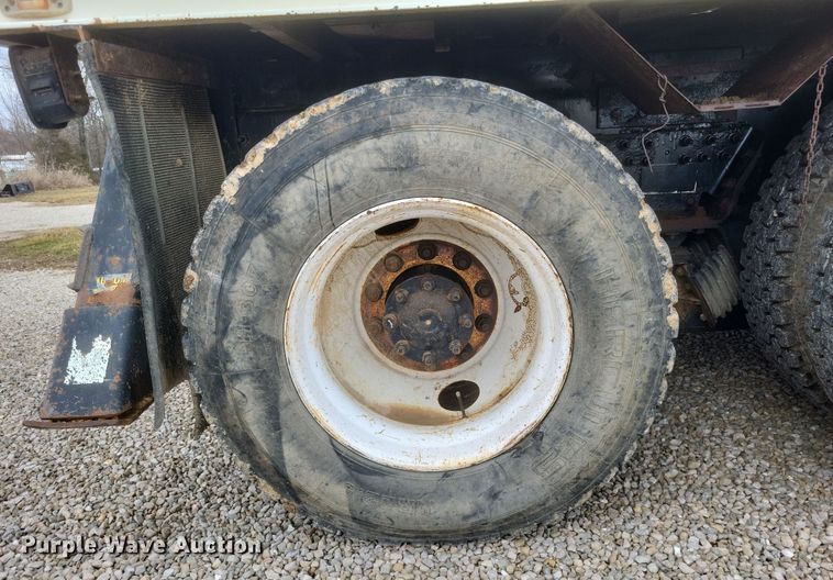 image for item DS5221 2010 International 7400 SBA pressure digger truck