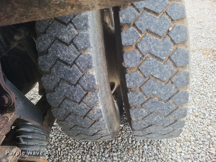 image for item DS5221 2010 International 7400 SBA pressure digger truck