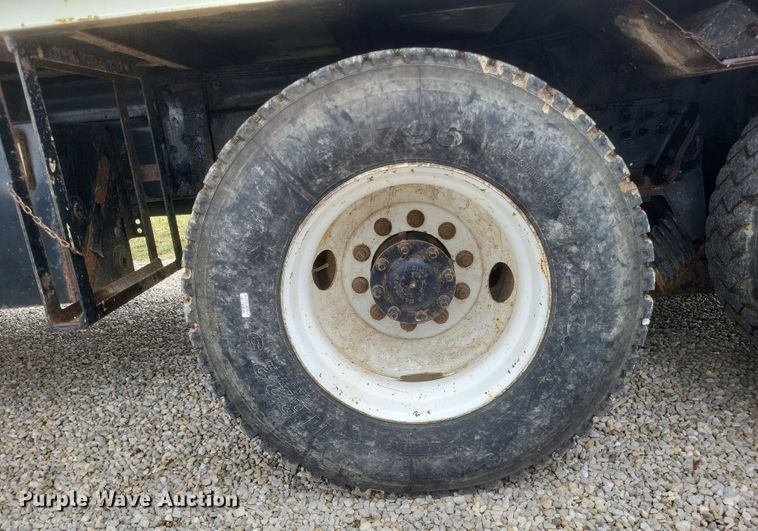 image for item DS5221 2010 International 7400 SBA pressure digger truck