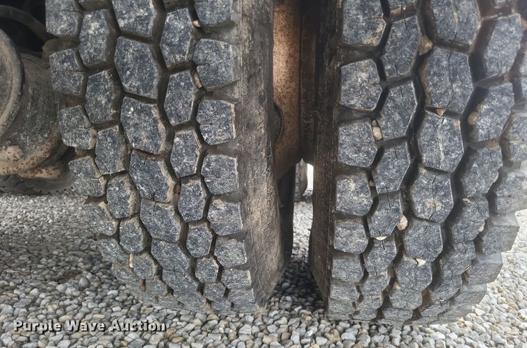 image for item DS5221 2010 International 7400 SBA pressure digger truck