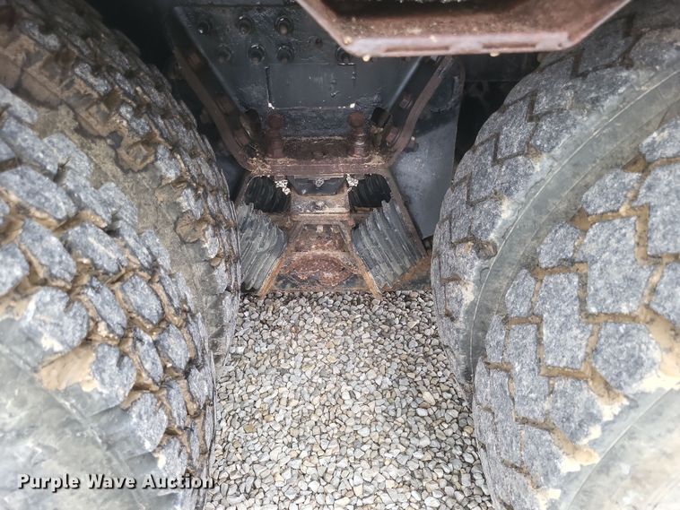 image for item DS5221 2010 International 7400 SBA pressure digger truck