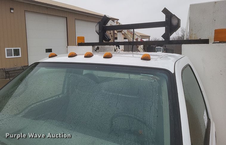 image for item DS5222 2001 Ford F450 Super Duty utility / service truck