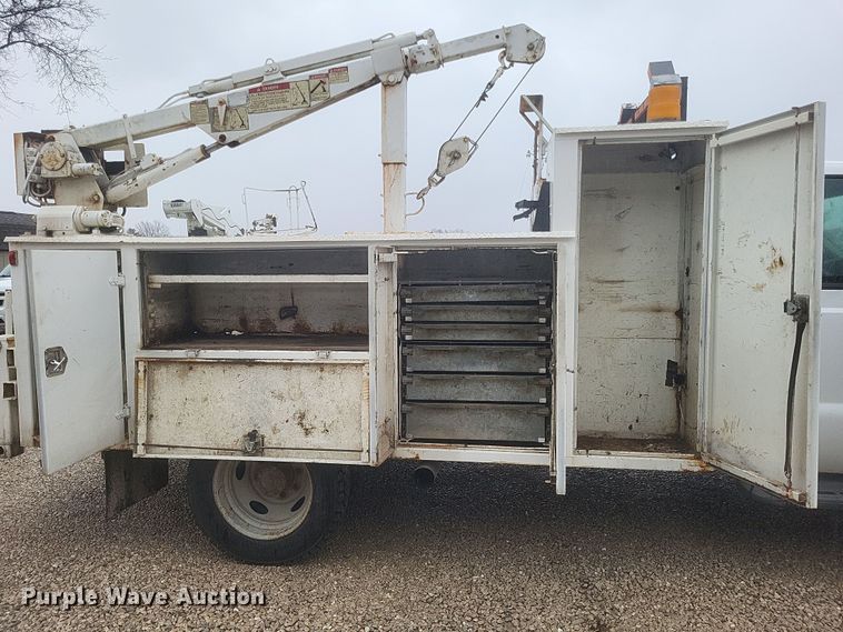 image for item DS5222 2001 Ford F450 Super Duty utility / service truck