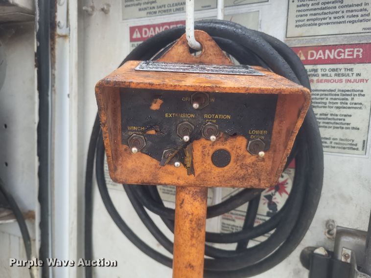 image for item DS5222 2001 Ford F450 Super Duty utility / service truck