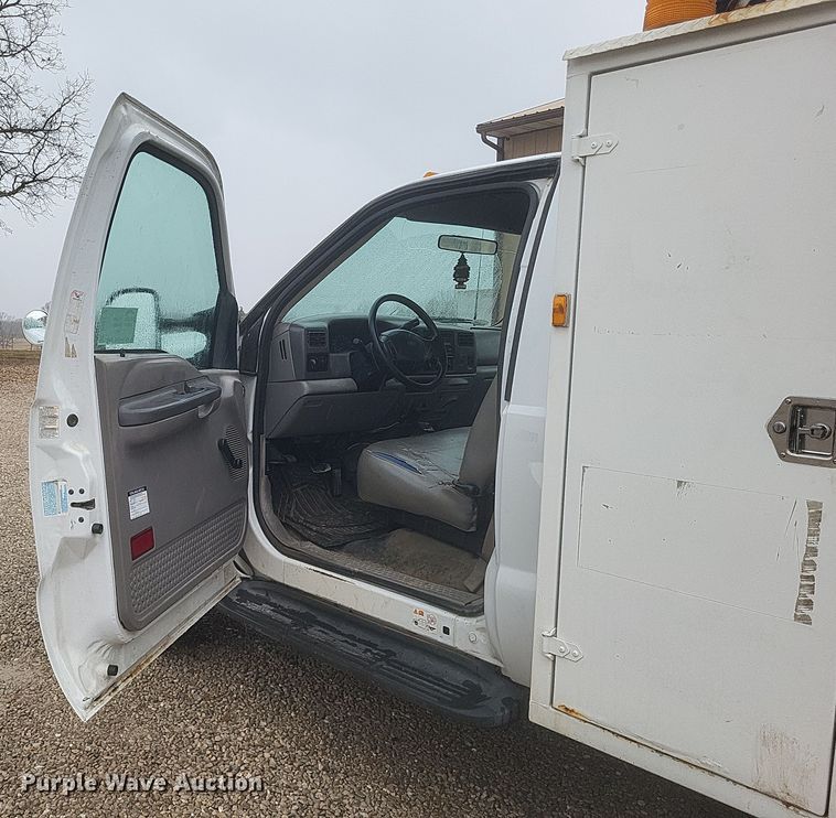 image for item DS5222 2001 Ford F450 Super Duty utility / service truck