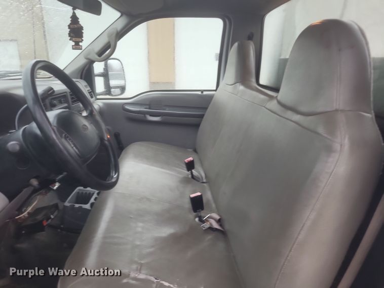 image for item DS5222 2001 Ford F450 Super Duty utility / service truck