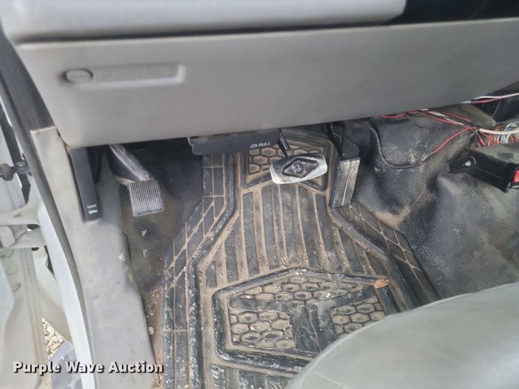 image for item DS5222 2001 Ford F450 Super Duty utility / service truck