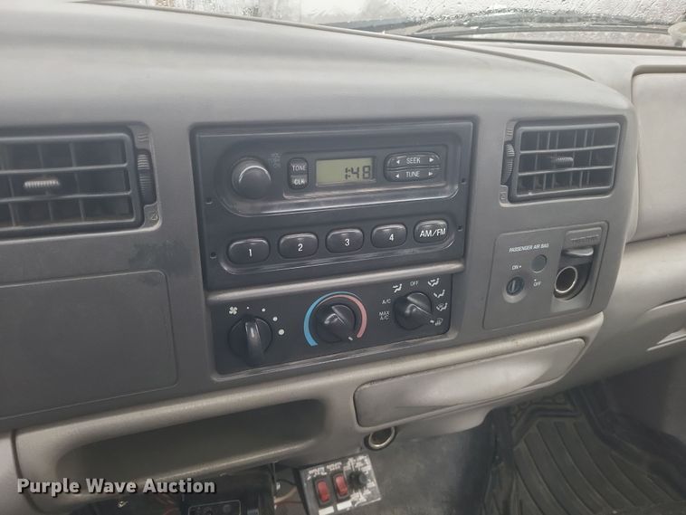 image for item DS5222 2001 Ford F450 Super Duty utility / service truck