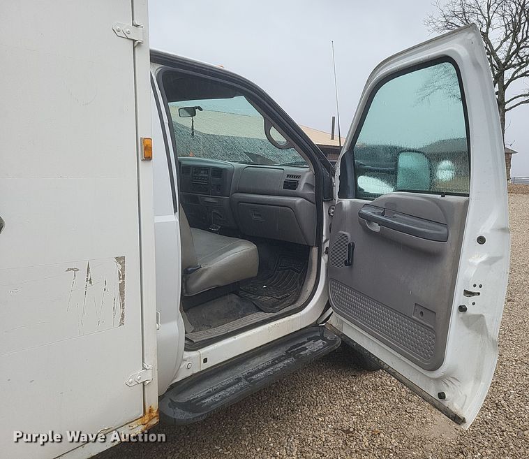 image for item DS5222 2001 Ford F450 Super Duty utility / service truck