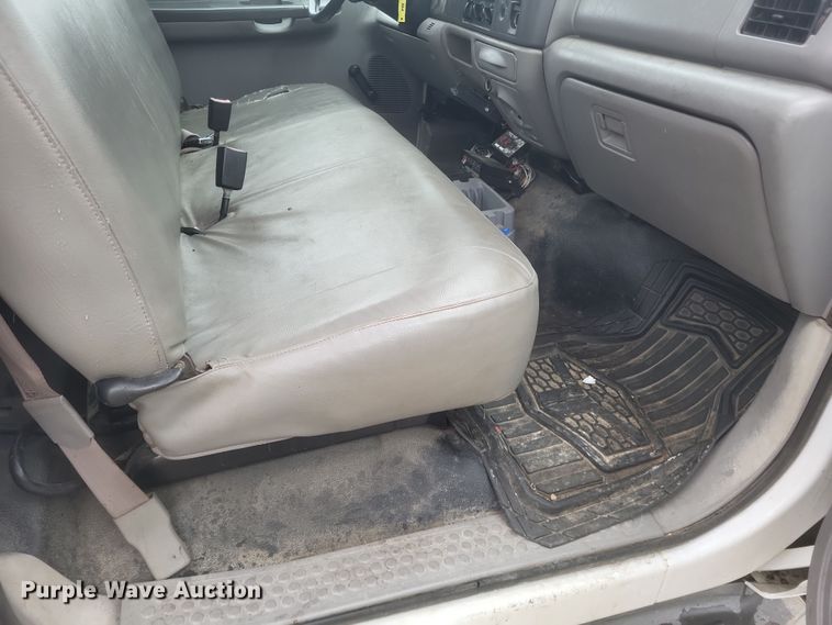 image for item DS5222 2001 Ford F450 Super Duty utility / service truck