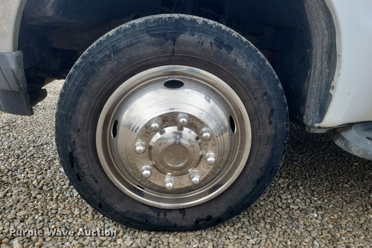 image for item DS5222 2001 Ford F450 Super Duty utility / service truck