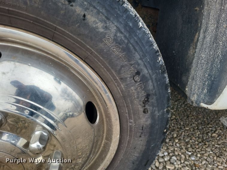 image for item DS5222 2001 Ford F450 Super Duty utility / service truck