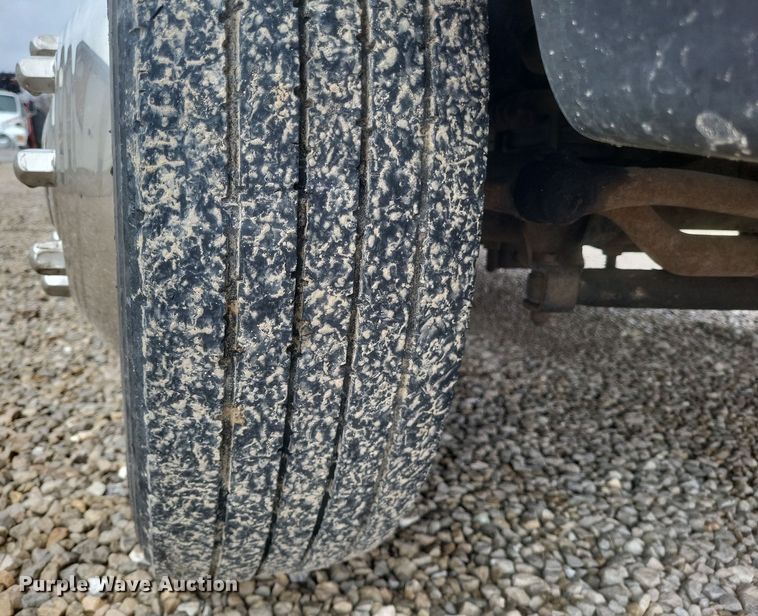 image for item DS5222 2001 Ford F450 Super Duty utility / service truck