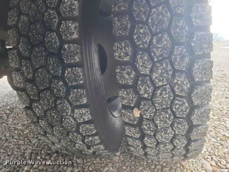 image for item DS5222 2001 Ford F450 Super Duty utility / service truck