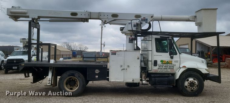 image for item DS5223 2003 International 4300 bucket truck
