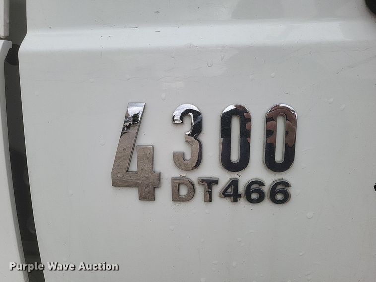 image for item DS5223 2003 International 4300 bucket truck