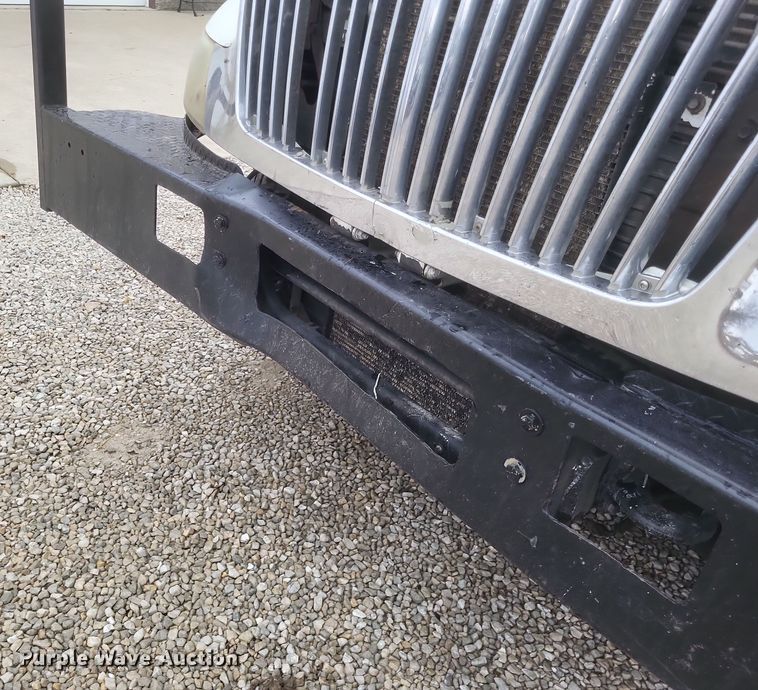 image for item DS5223 2003 International 4300 bucket truck