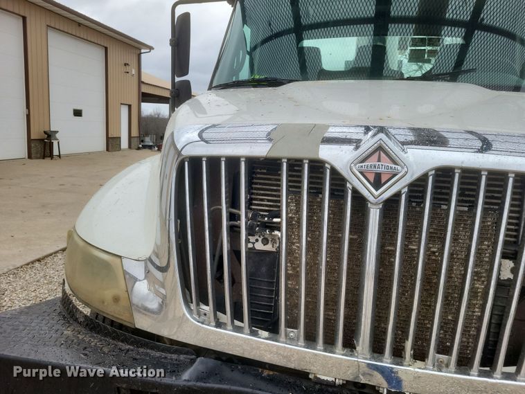 image for item DS5223 2003 International 4300 bucket truck