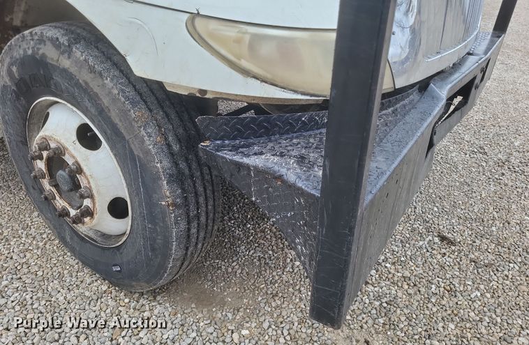 image for item DS5223 2003 International 4300 bucket truck