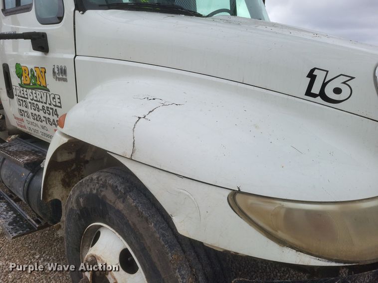 image for item DS5223 2003 International 4300 bucket truck