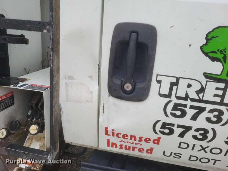 image for item DS5223 2003 International 4300 bucket truck