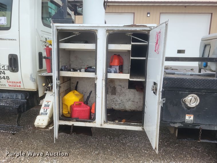 image for item DS5223 2003 International 4300 bucket truck