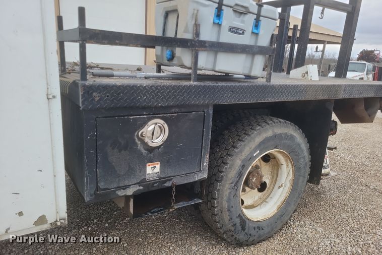 image for item DS5223 2003 International 4300 bucket truck