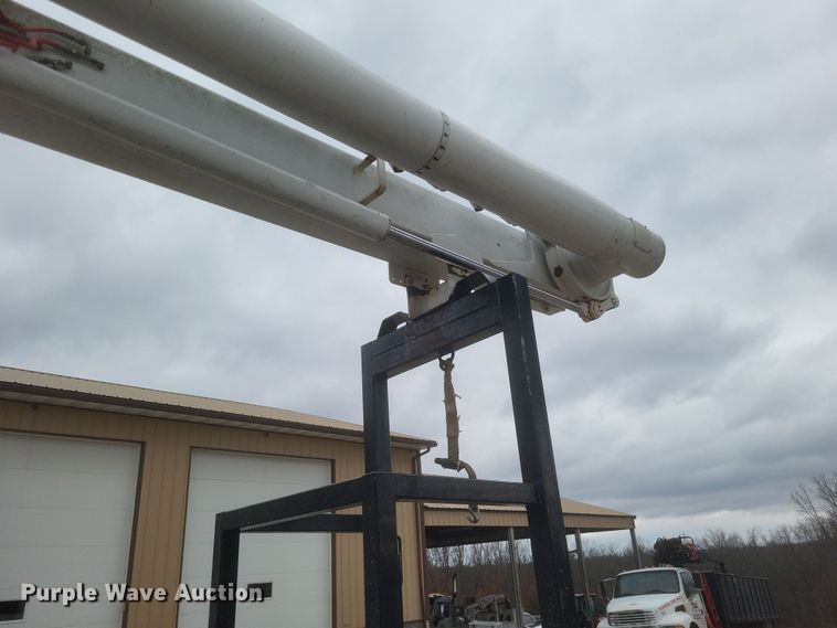 image for item DS5223 2003 International 4300 bucket truck